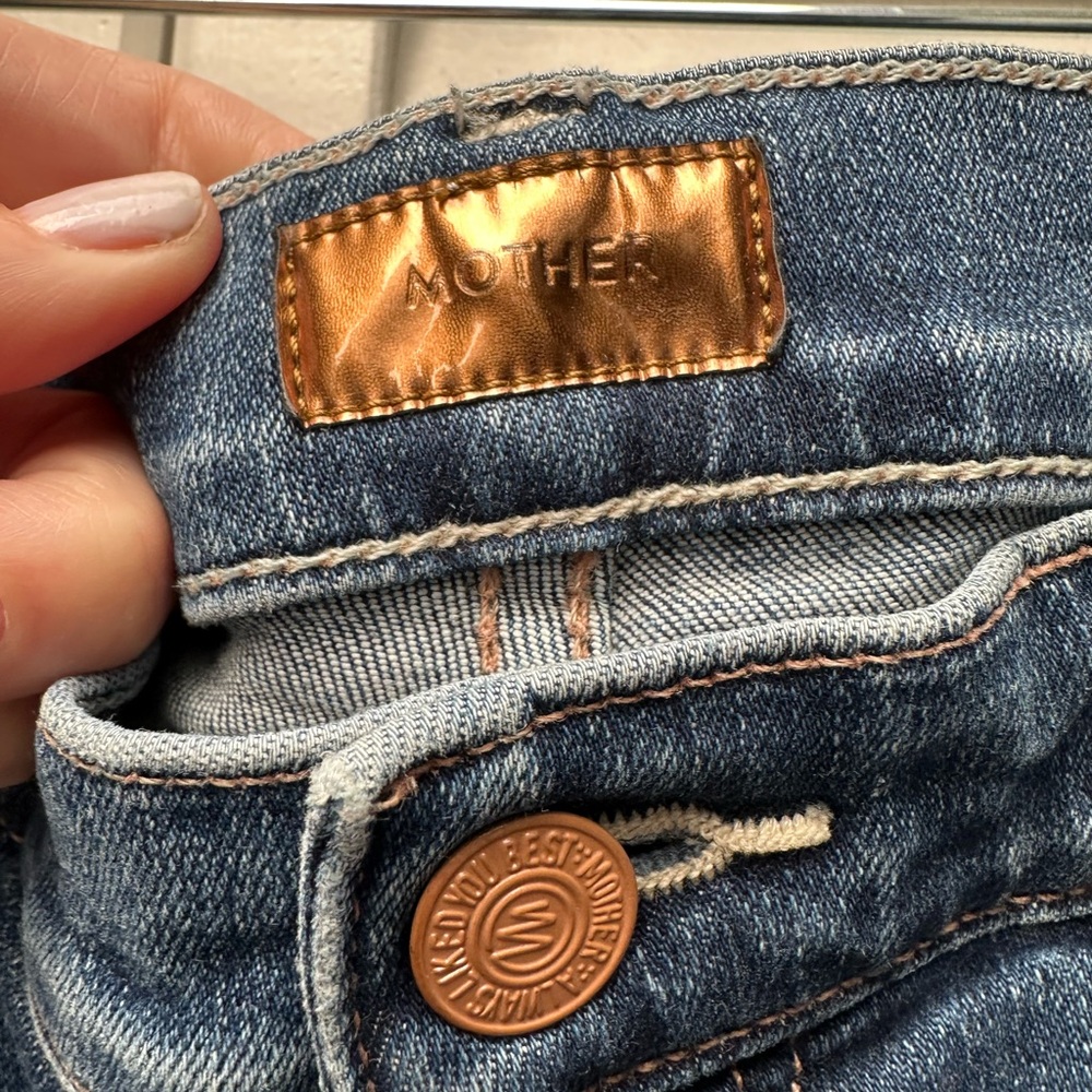 Mother jeans. 
The weekender. 
Flare leg. 
Worn a few times. - Picture 2 of 8